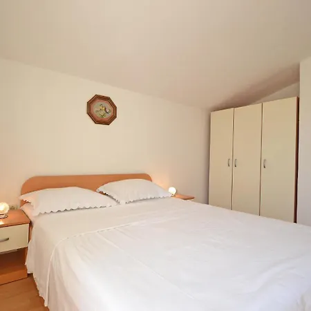 Ana-2 Apartment Pirovac